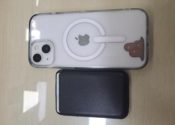 아이폰(흰색 / 카드지갑(검정색))