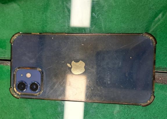 남색 아이폰(기종불상, 투명케이스)