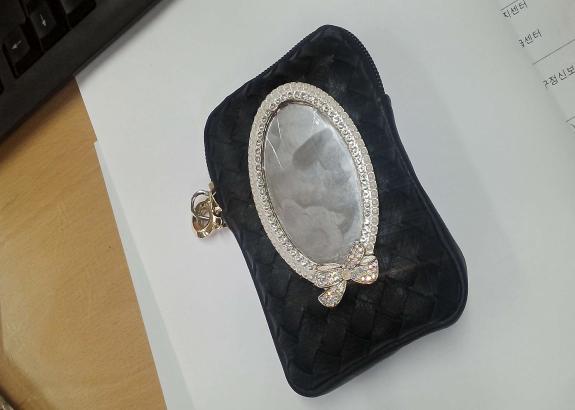 검정색 거울 파이추