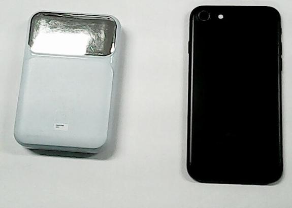 아이폰(검정색), 하늘색 보조배터리