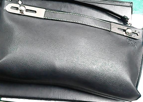 여성용 검은색 핸드백(LOEWE)