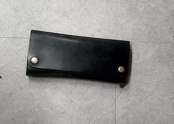 남성용 지갑, 운전면허증, 신용카드 다수